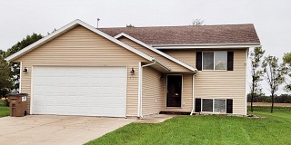 111 Twin Oaks Lane, Brookings, SD 57006