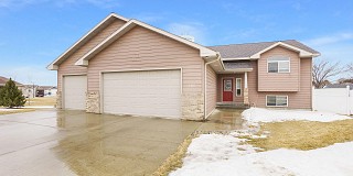 400 Wren Circle, Brookings, SD 57006