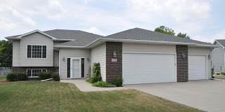 1304 Yorktown Circle, Brookings, SD 57006