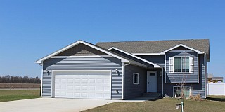 101 Edman Avenue, Volga, SD 57071