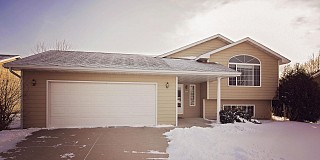 1034 Yorktown Drive, Brookings, SD 57006