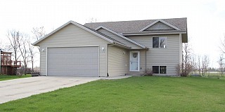 120 Twin Oaks Lane, Brookings, SD 57006