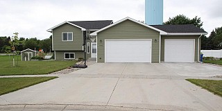 402 Finch Circle, Brookings, SD 57006