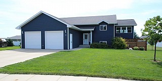 406 Wren Circle, Brookings, SD 57006