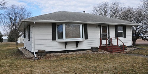 101 Perry Avenue, Colman, SD 57017