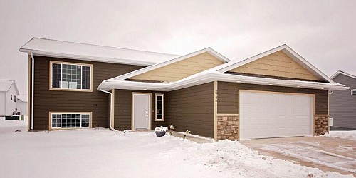 2246 PRIMROSE Drive, Brookings, SD 57006