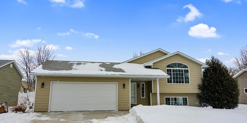1034 Yorktown Drive, Brookings, SD 57006