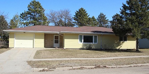 322 21st Avenue, Brookings, SD 57006