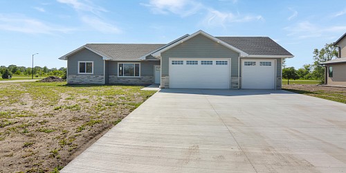 2916 Sweetgrass Drive, Brookings, SD 57006