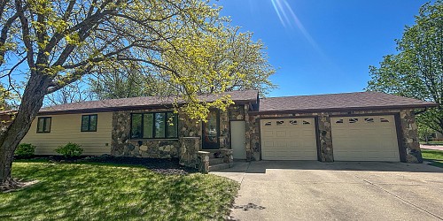 506 Hunters Ridge Road, Brookings, SD 57006