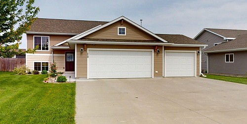 210 Lindsay Drive, Aurora, SD 57002