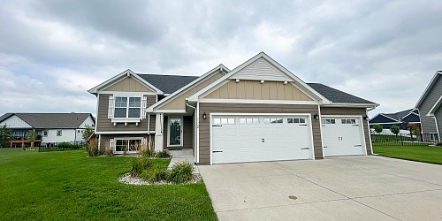 1322 Christine Circle, Brookings, SD 57006