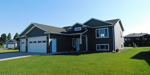 242 Blue Bell Circle, Brookings, SD 57006