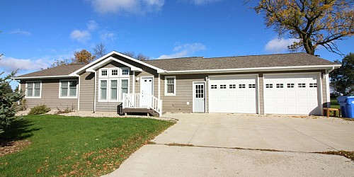 304 1ST Street, White, SD 57276