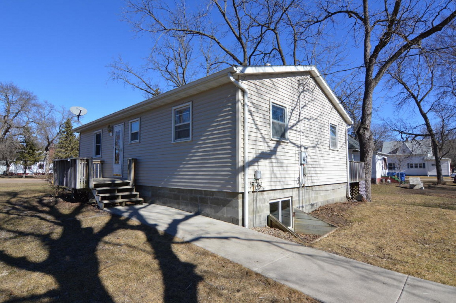 629 3RD Street, Madison, SD 57042