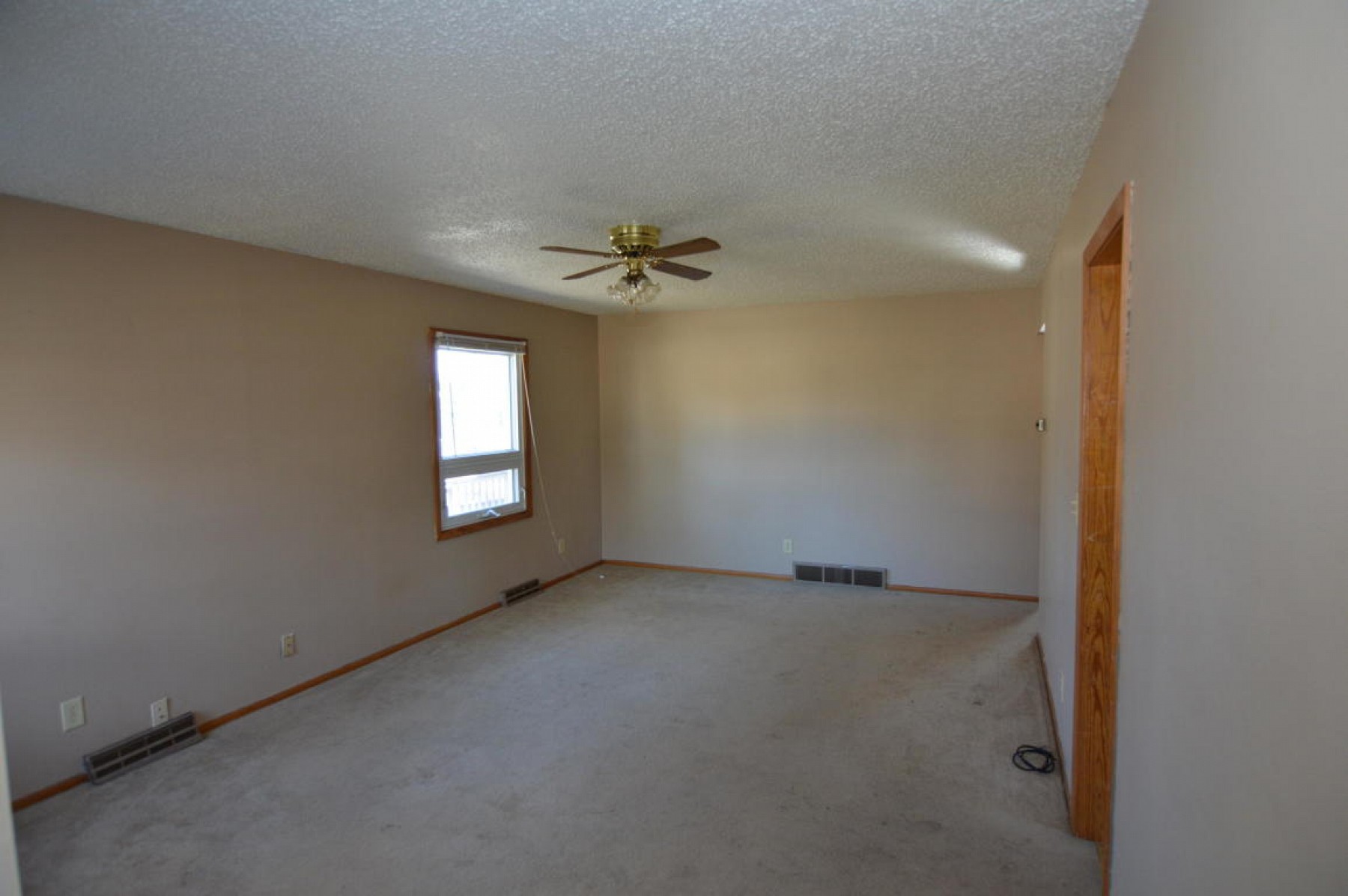 629 3RD Street, Madison, SD 57042