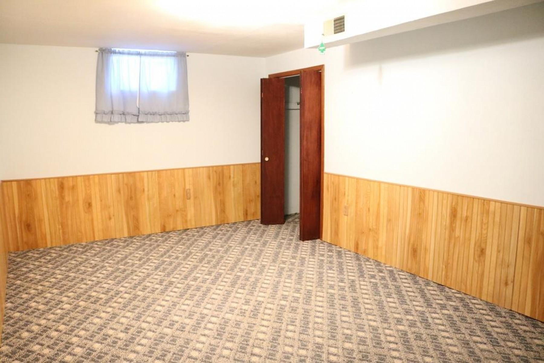 1119 5th Street S, Brookings, SD 57006