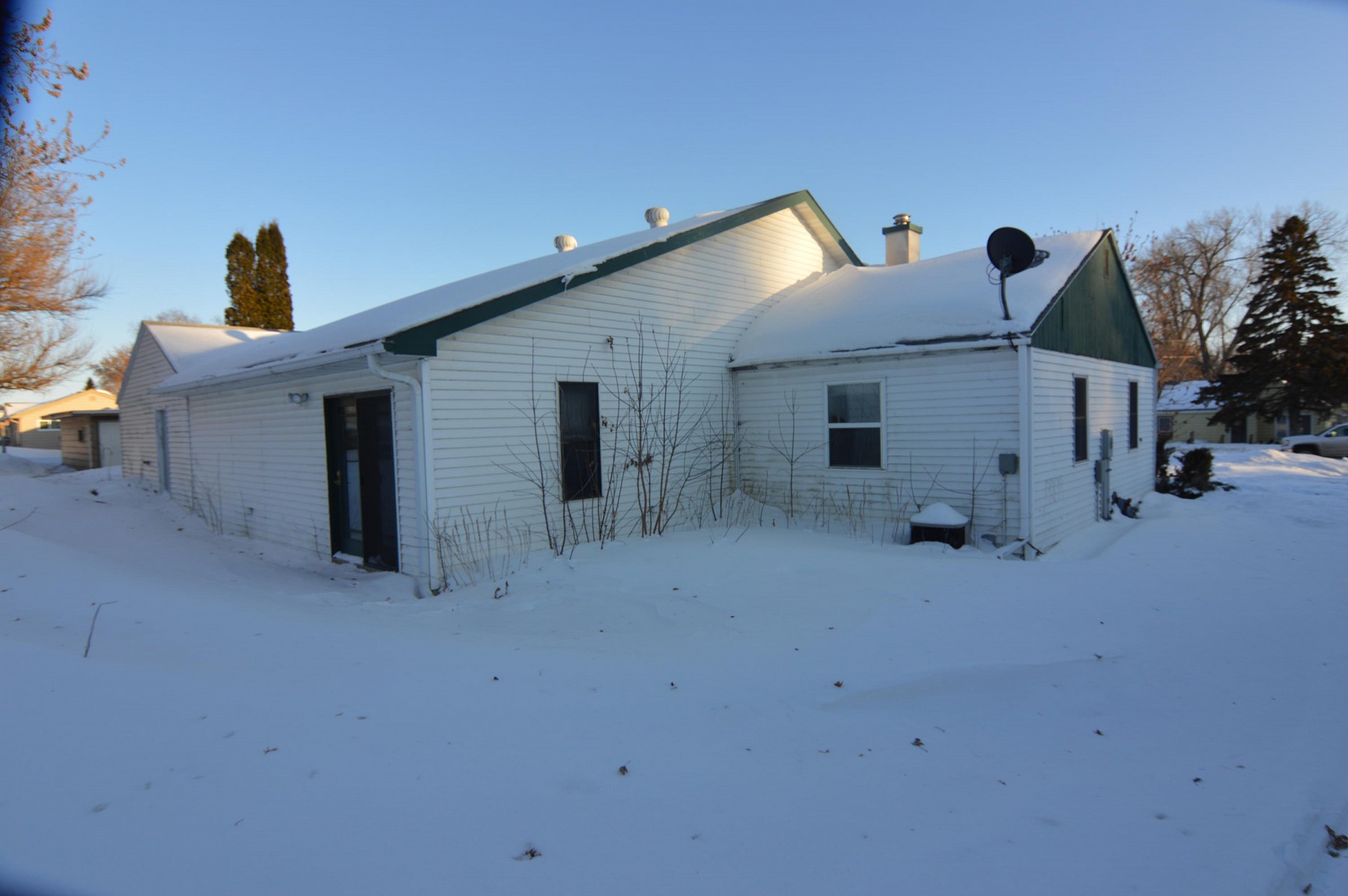 403 Redbird Avenue, Hayti, SD 57241