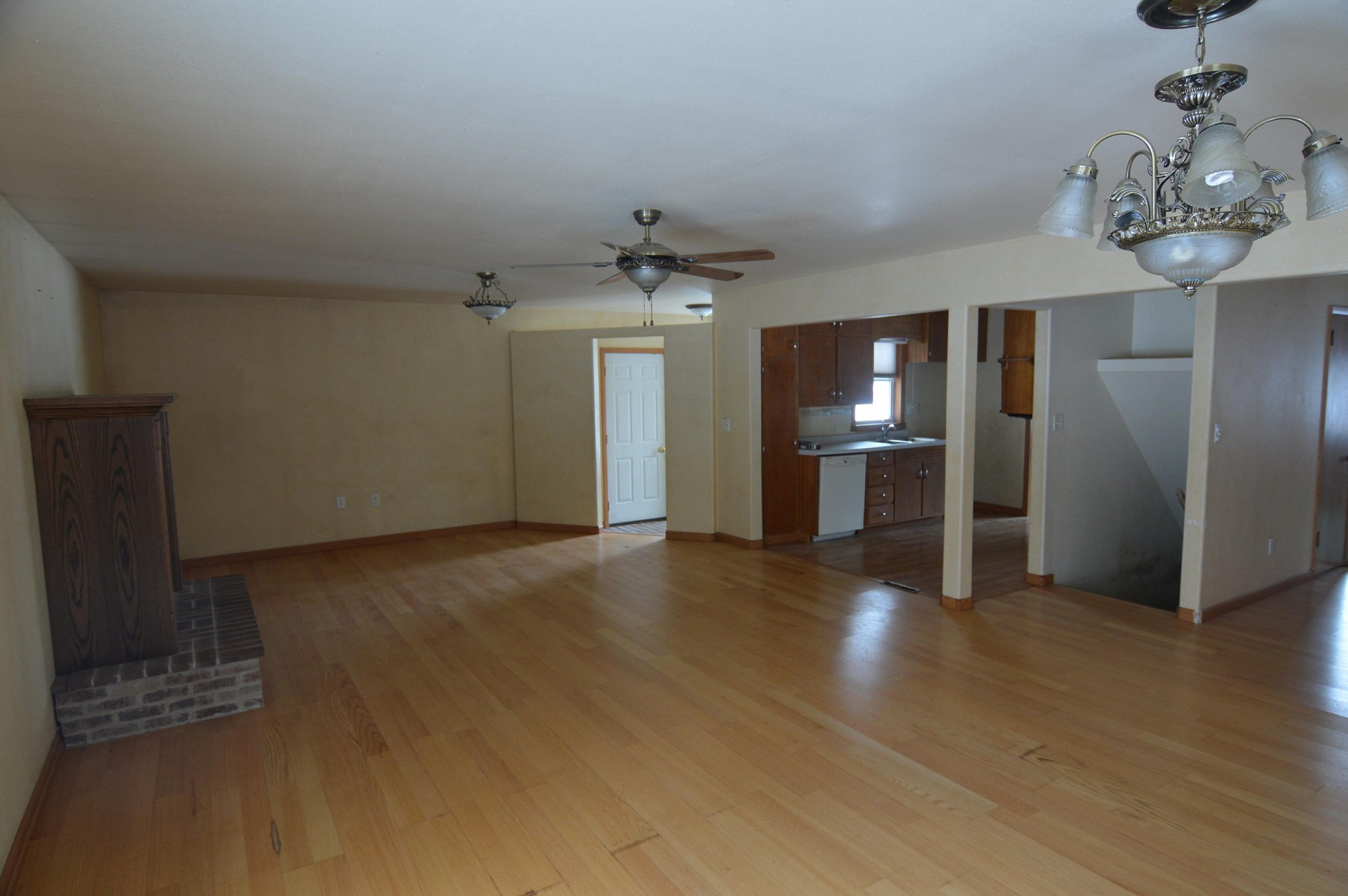 403 Redbird Avenue, Hayti, SD 57241