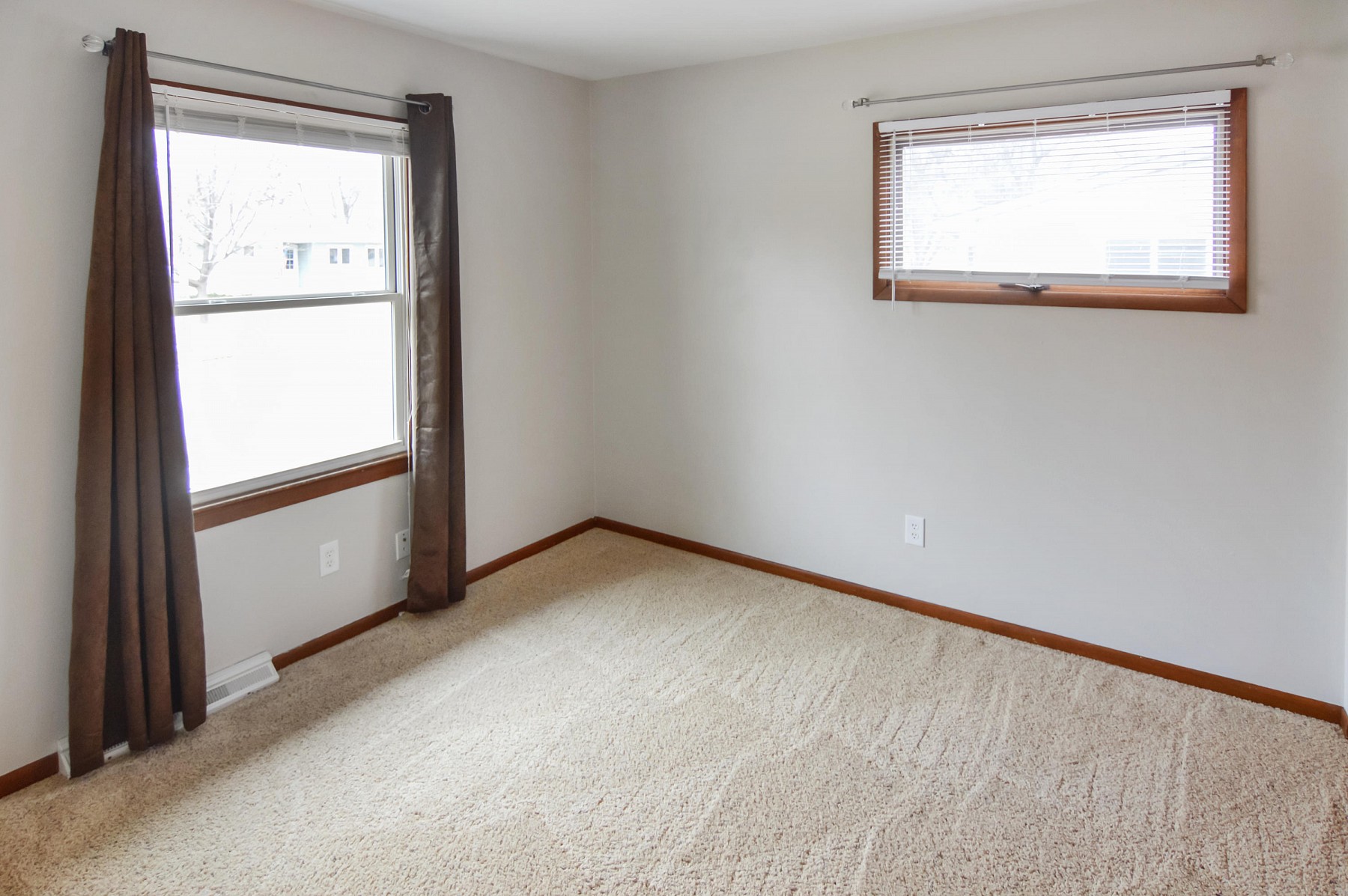 2012 1st Street, Brookings, SD 57006