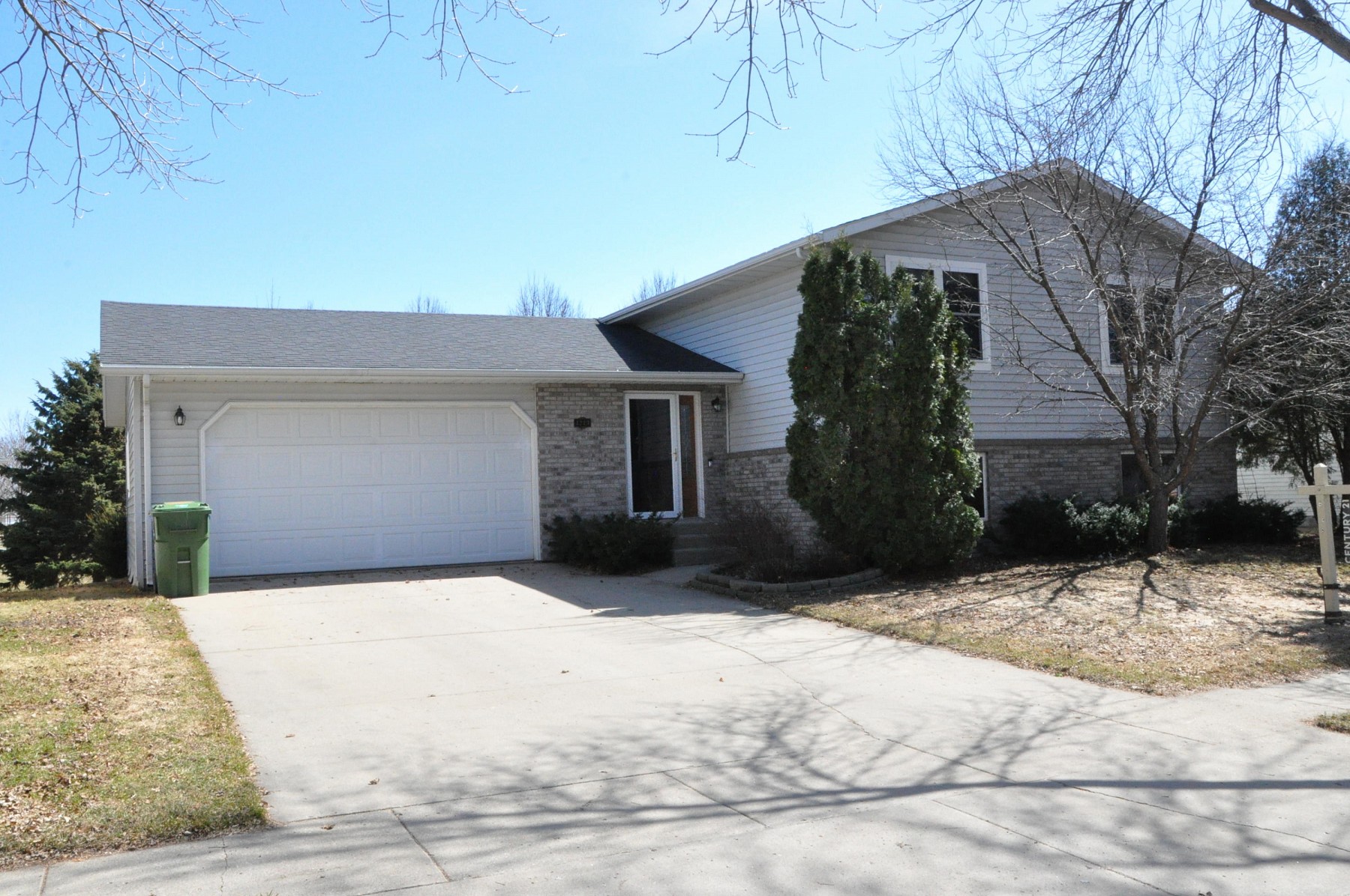 1223 Windsor Drive, Brookings, SD 57006