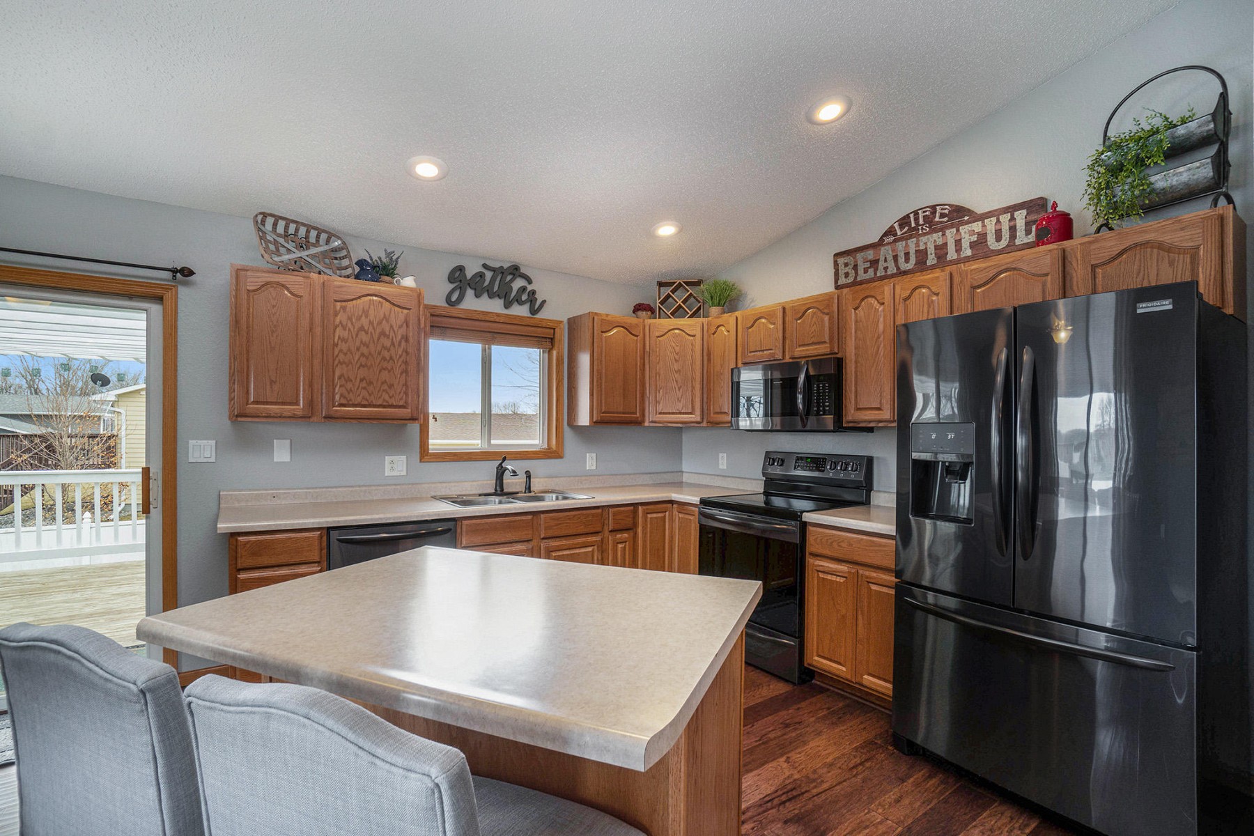 1104 Yorktown Drive, Brookings, SD 57006