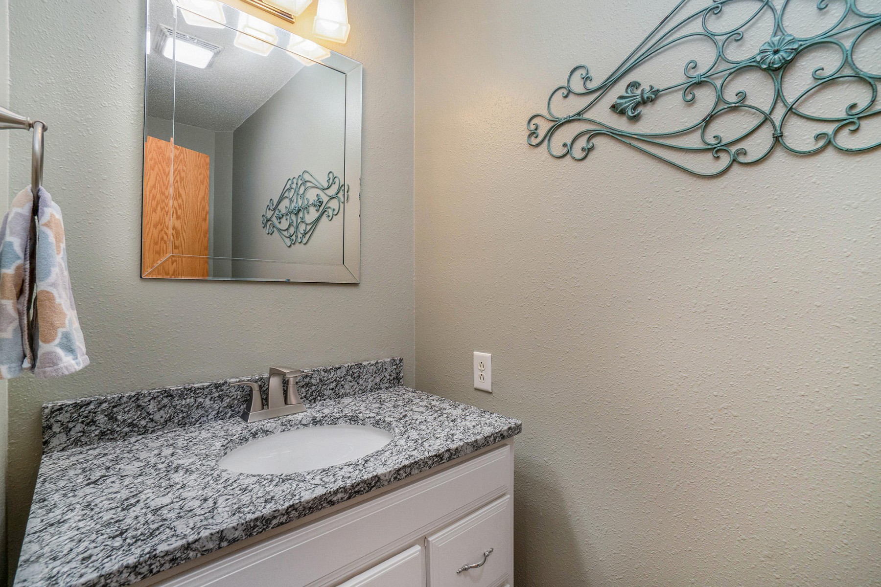 1104 Yorktown Drive, Brookings, SD 57006