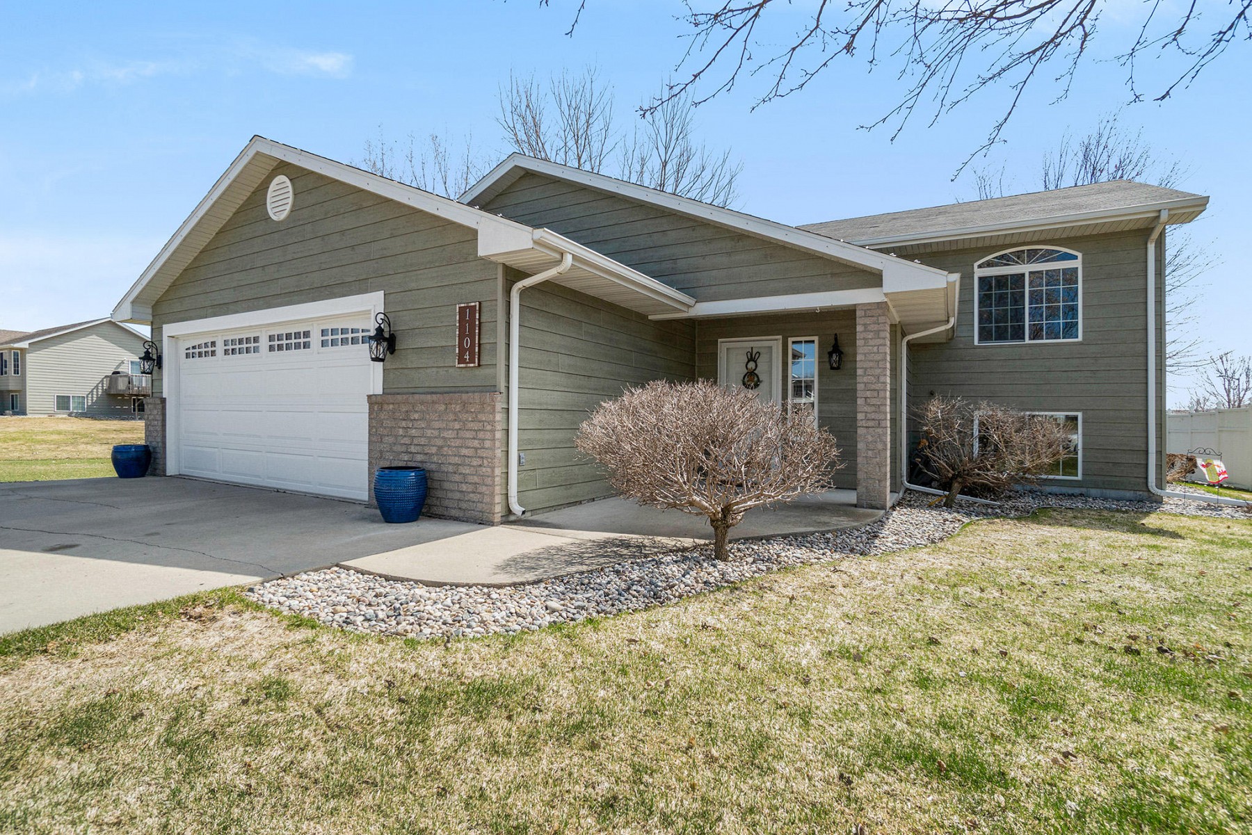 1104 Yorktown Drive, Brookings, SD 57006