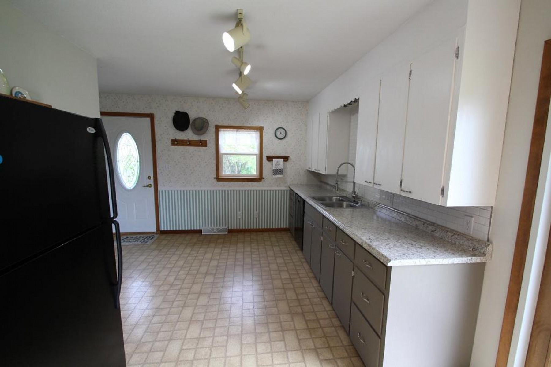 210 Madison Avenue, Aurora, SD 57002