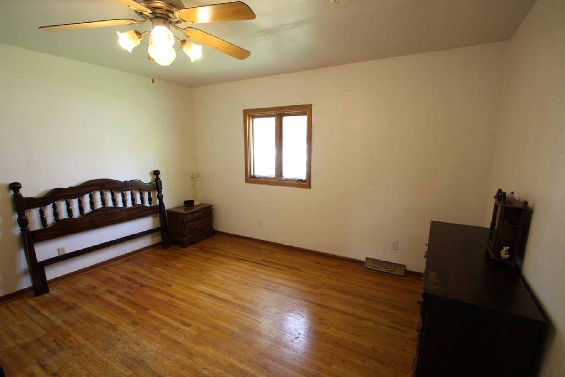 210 Madison Avenue, Aurora, SD 57002