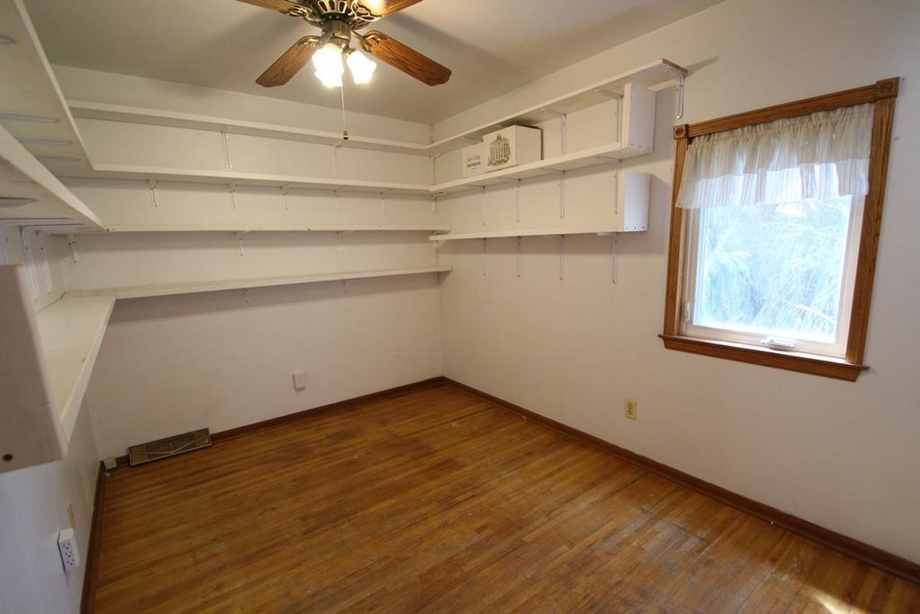 210 Madison Avenue, Aurora, SD 57002