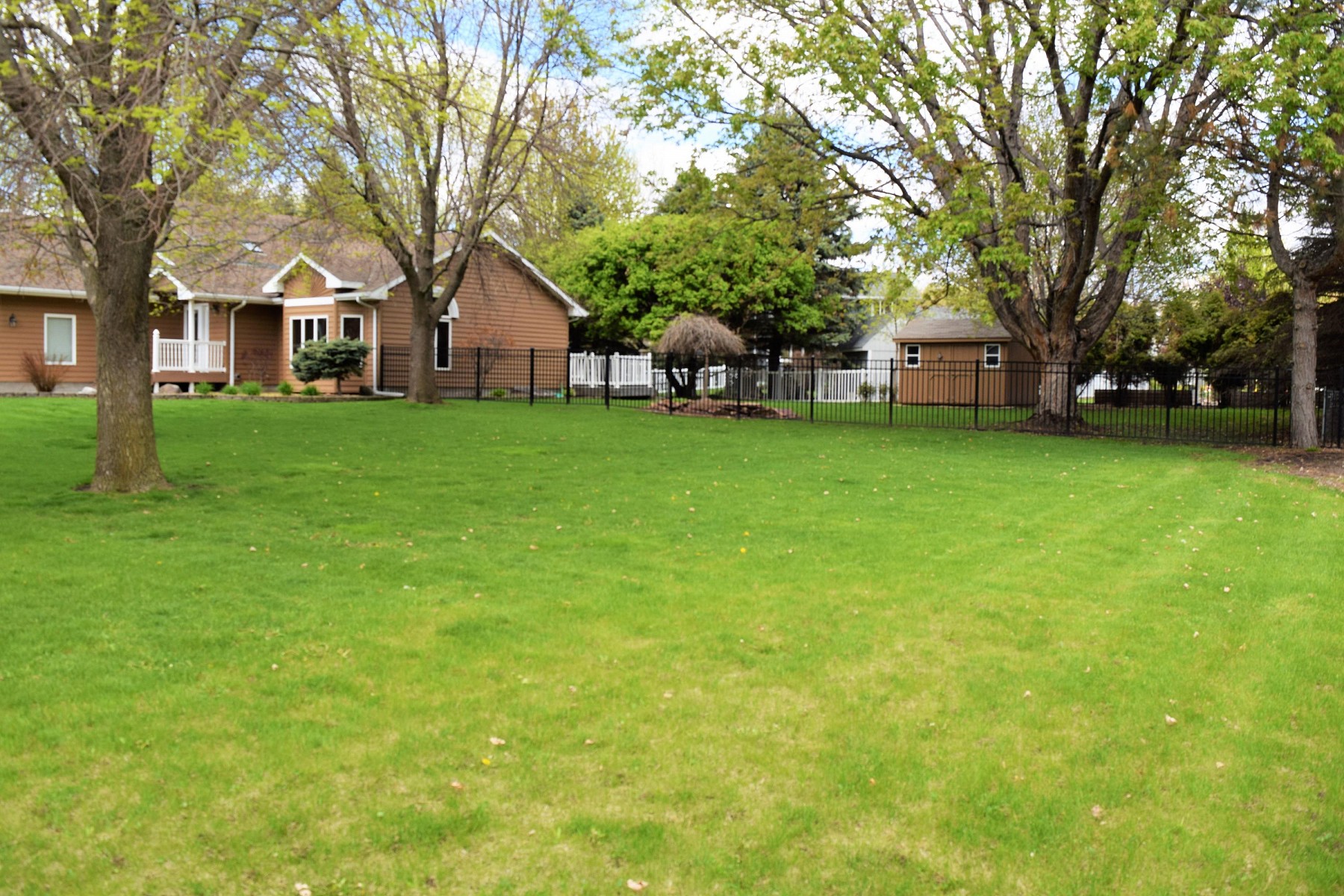 805 Arrowhead Pass, Brookings, SD 57006