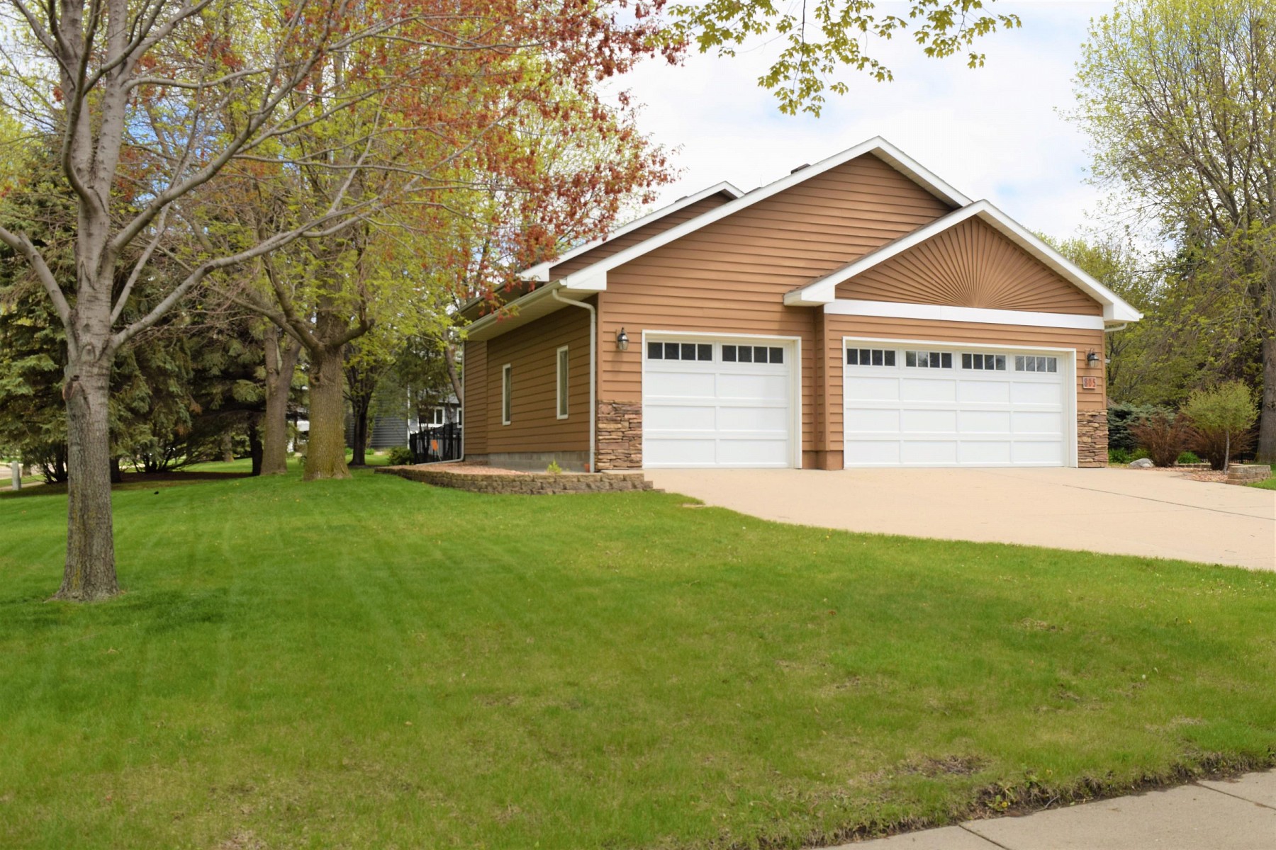 805 Arrowhead Pass, Brookings, SD 57006