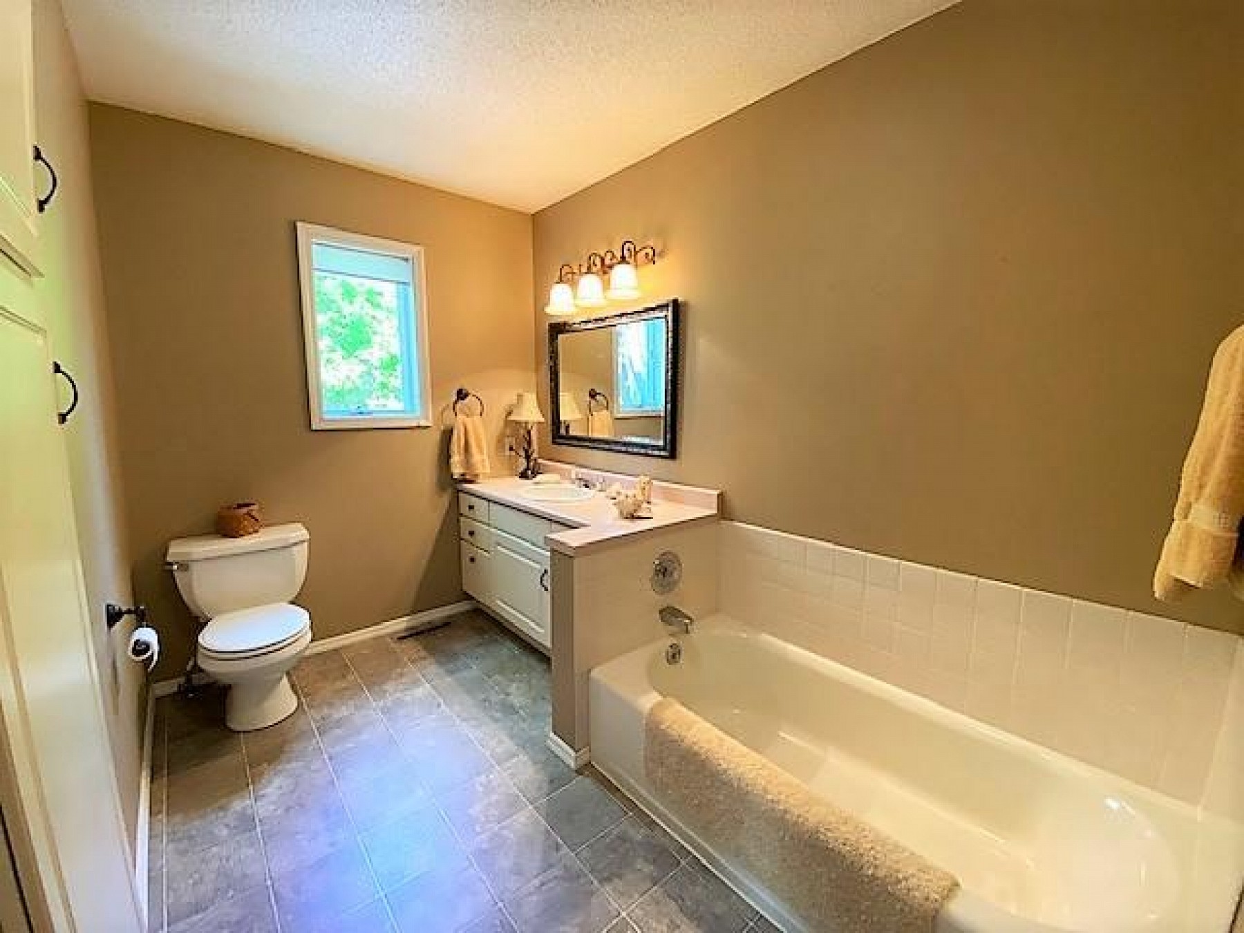 805 Arrowhead Pass, Brookings, SD 57006