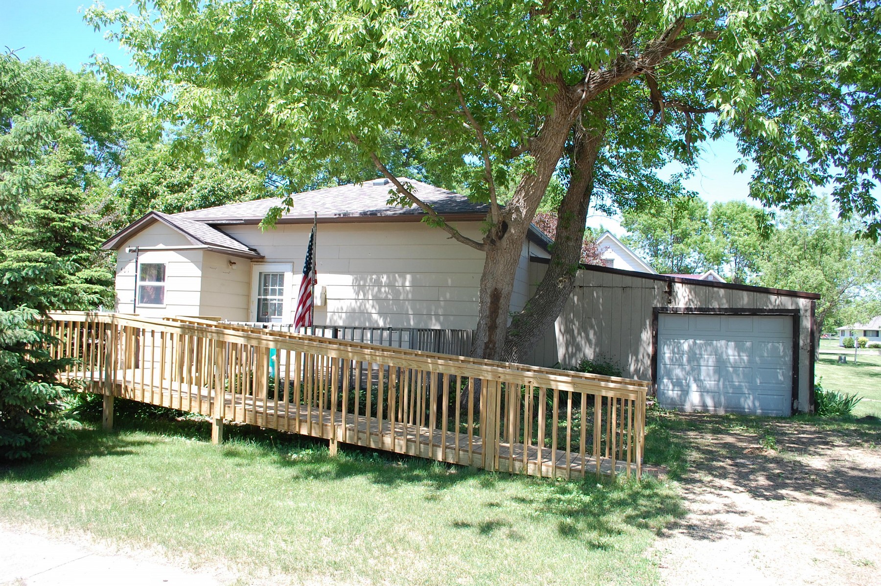 501 Catlett Avenue E, Estelline, SD 57234