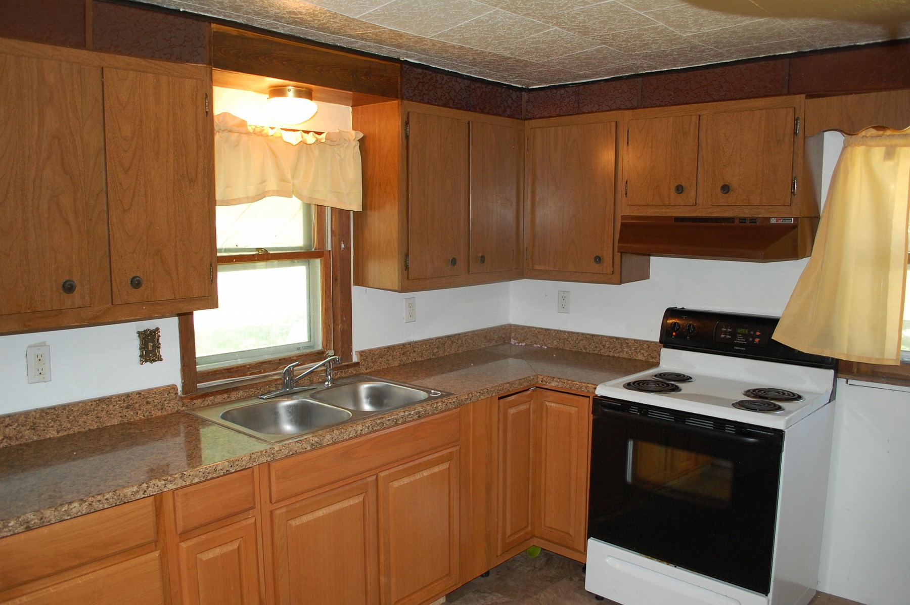 501 Catlett Avenue E, Estelline, SD 57234