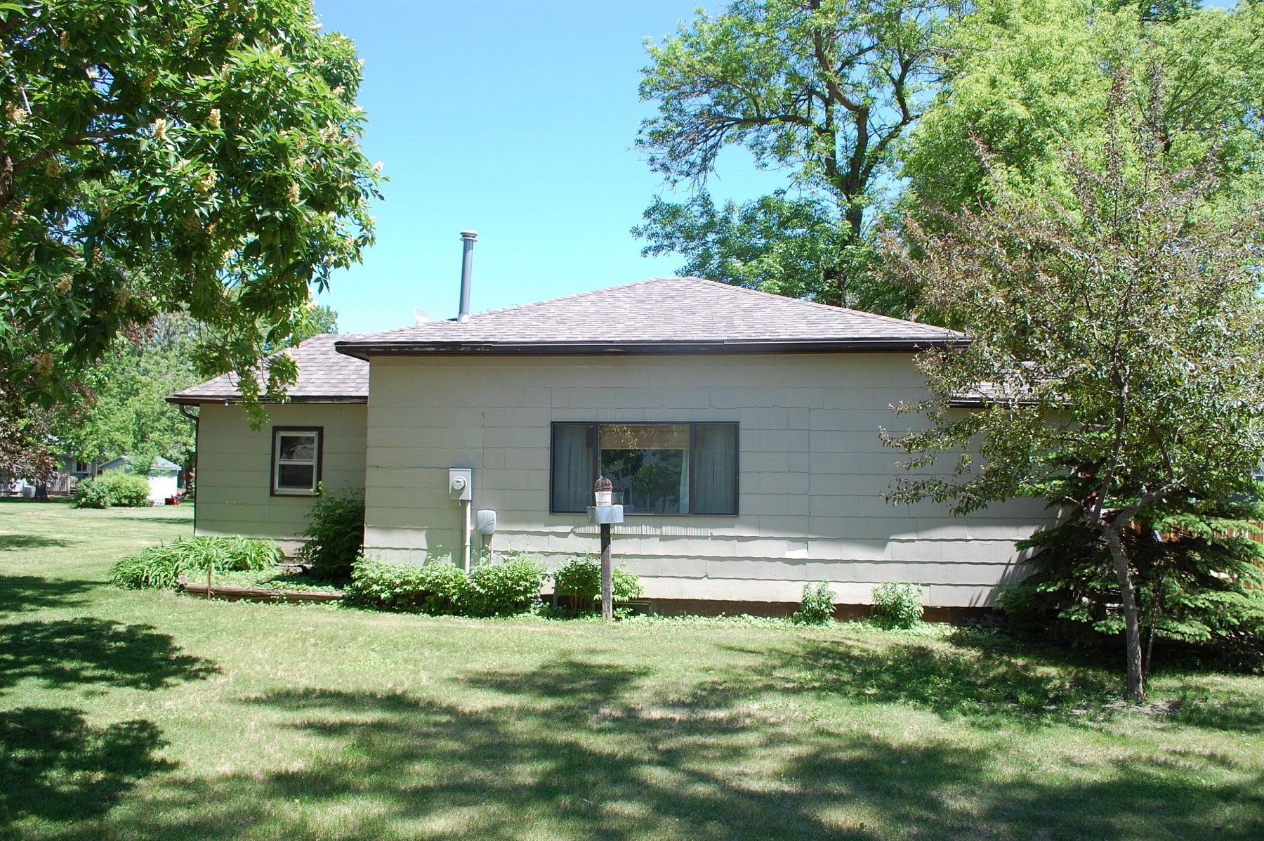 501 Catlett Avenue E, Estelline, SD 57234