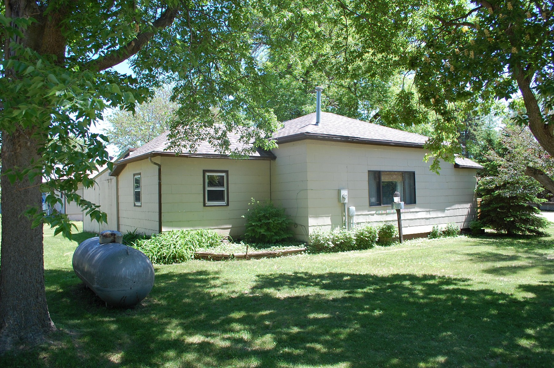 501 Catlett Avenue E, Estelline, SD 57234