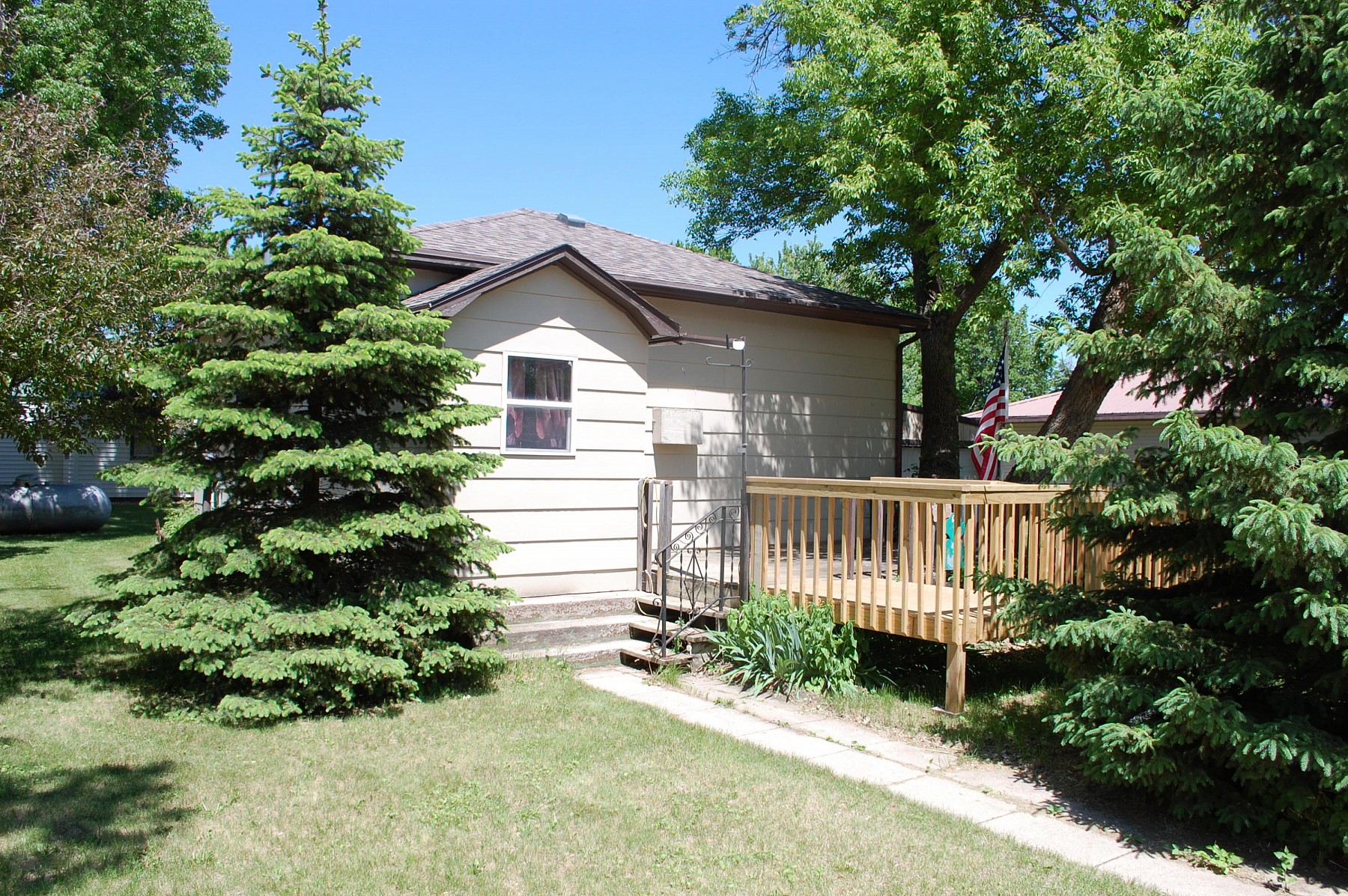 501 Catlett Avenue E, Estelline, SD 57234