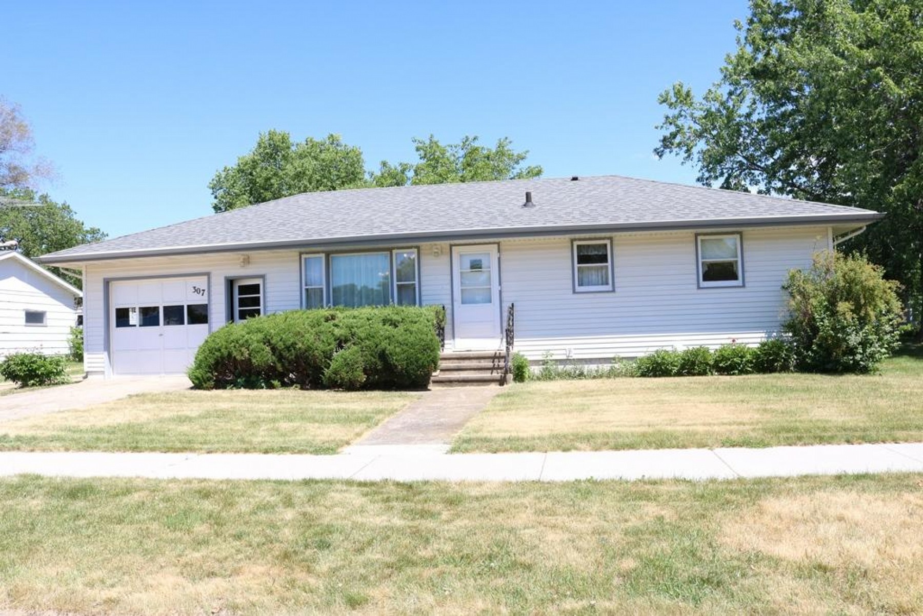 307 Davis Avenue E, Estelline, SD 57234