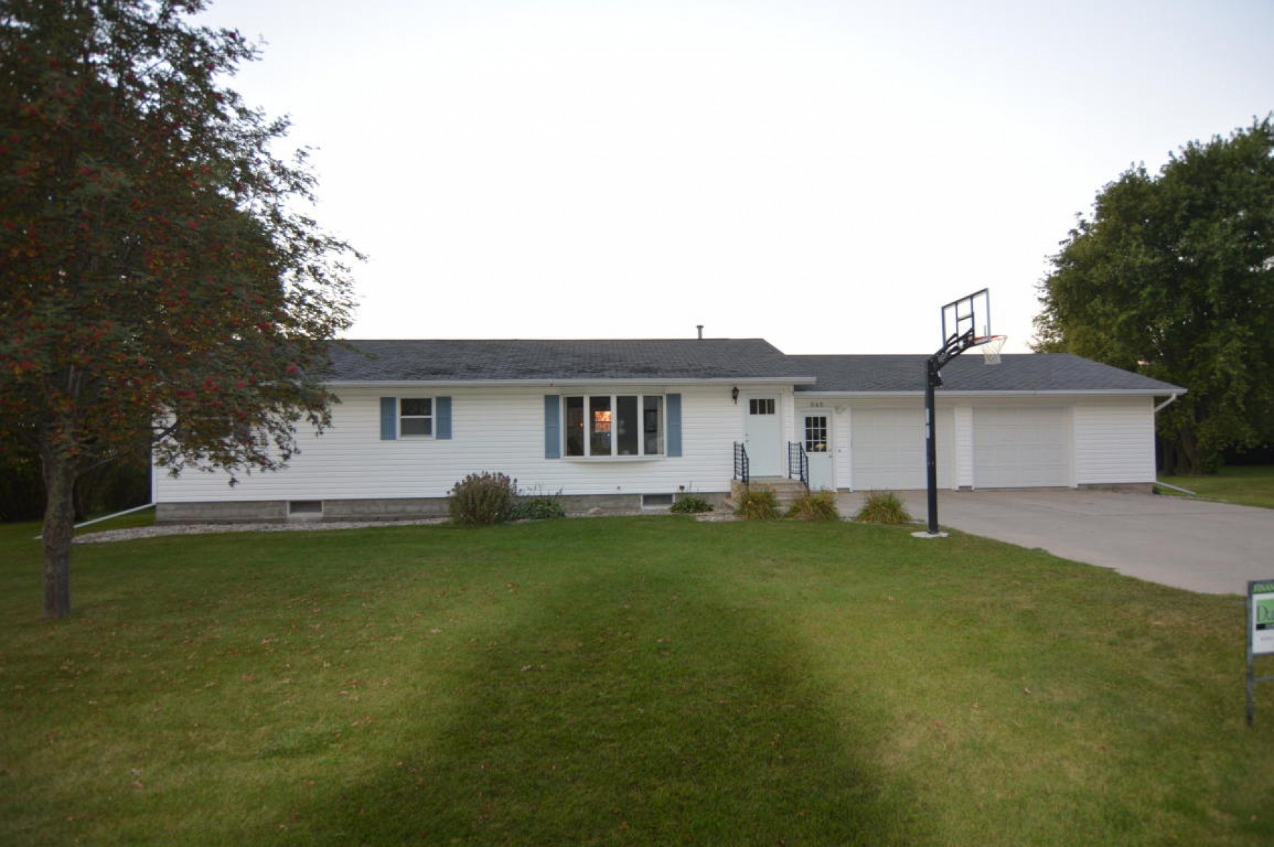 845 Dakota Street, Toronto, SD 57268