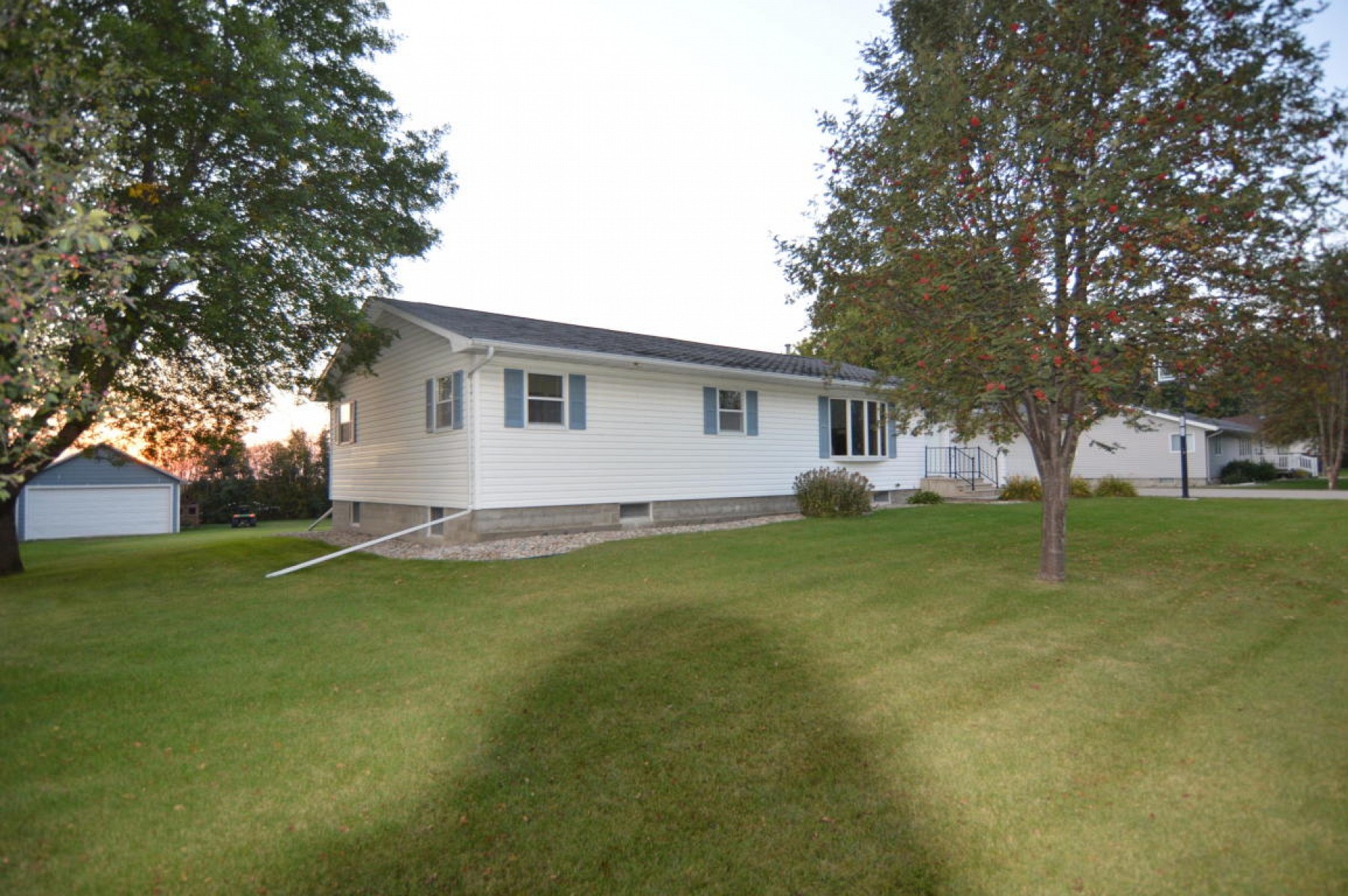 845 Dakota Street, Toronto, SD 57268