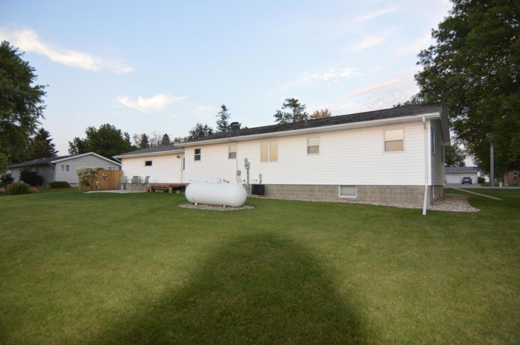 845 Dakota Street, Toronto, SD 57268