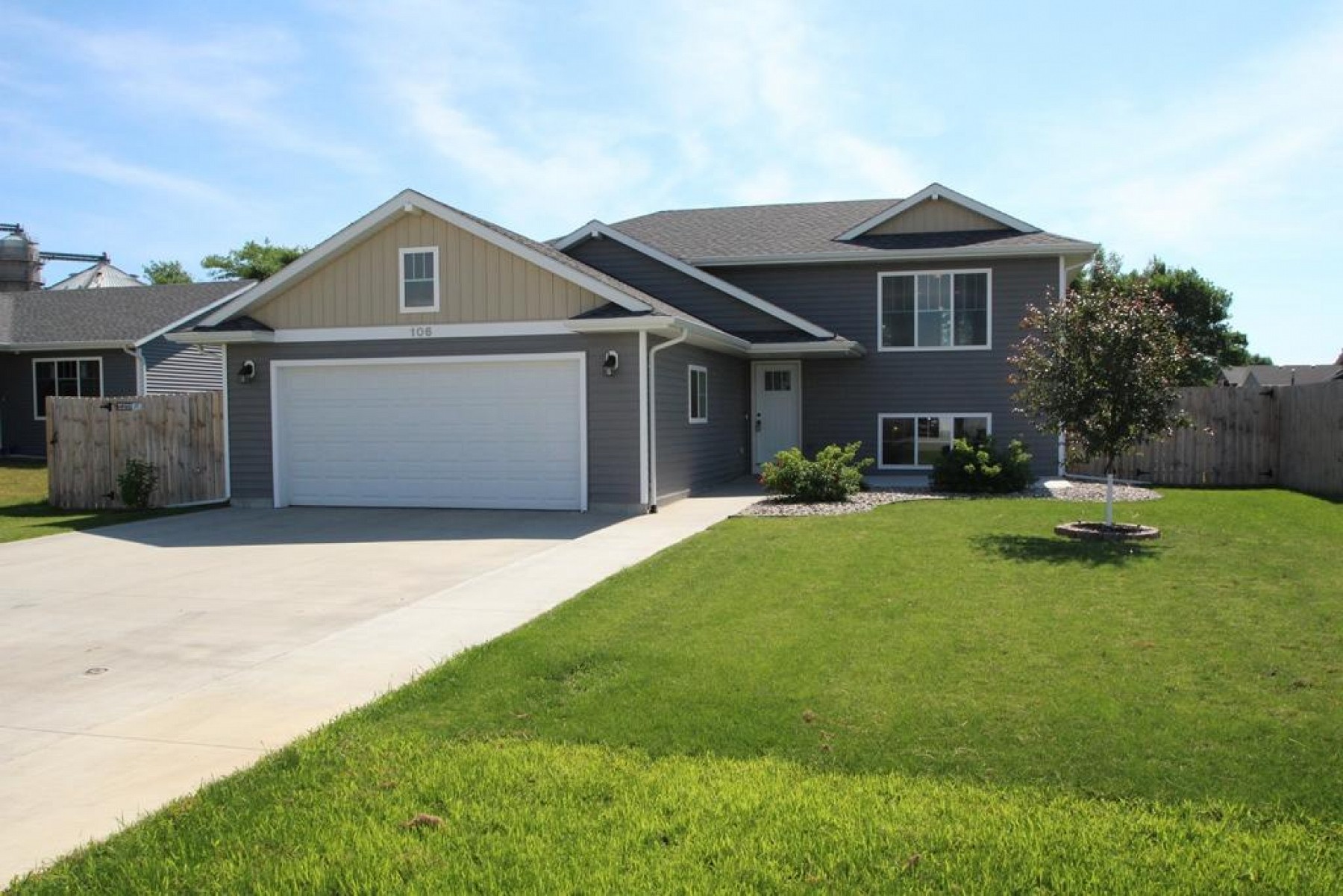 106 Lindsay Drive, Aurora, SD 57002