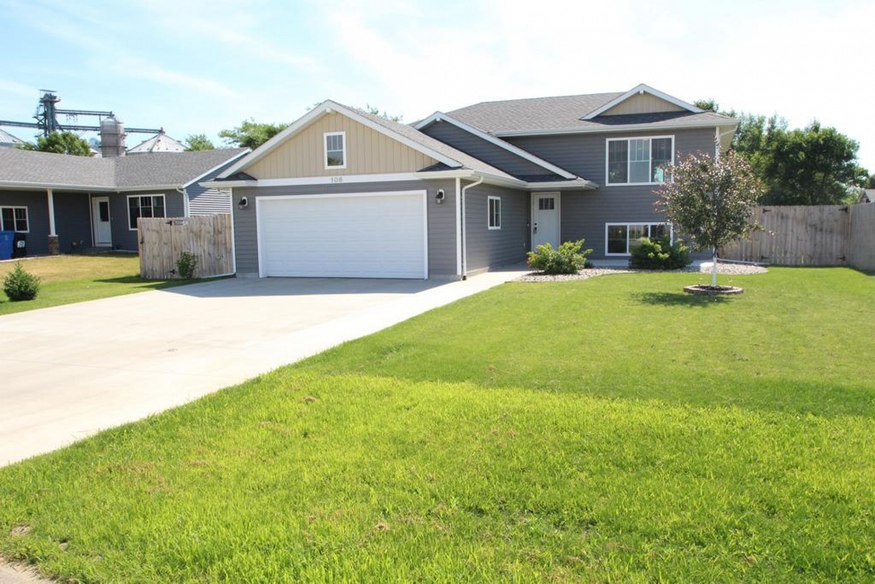 106 Lindsay Drive, Aurora, SD 57002