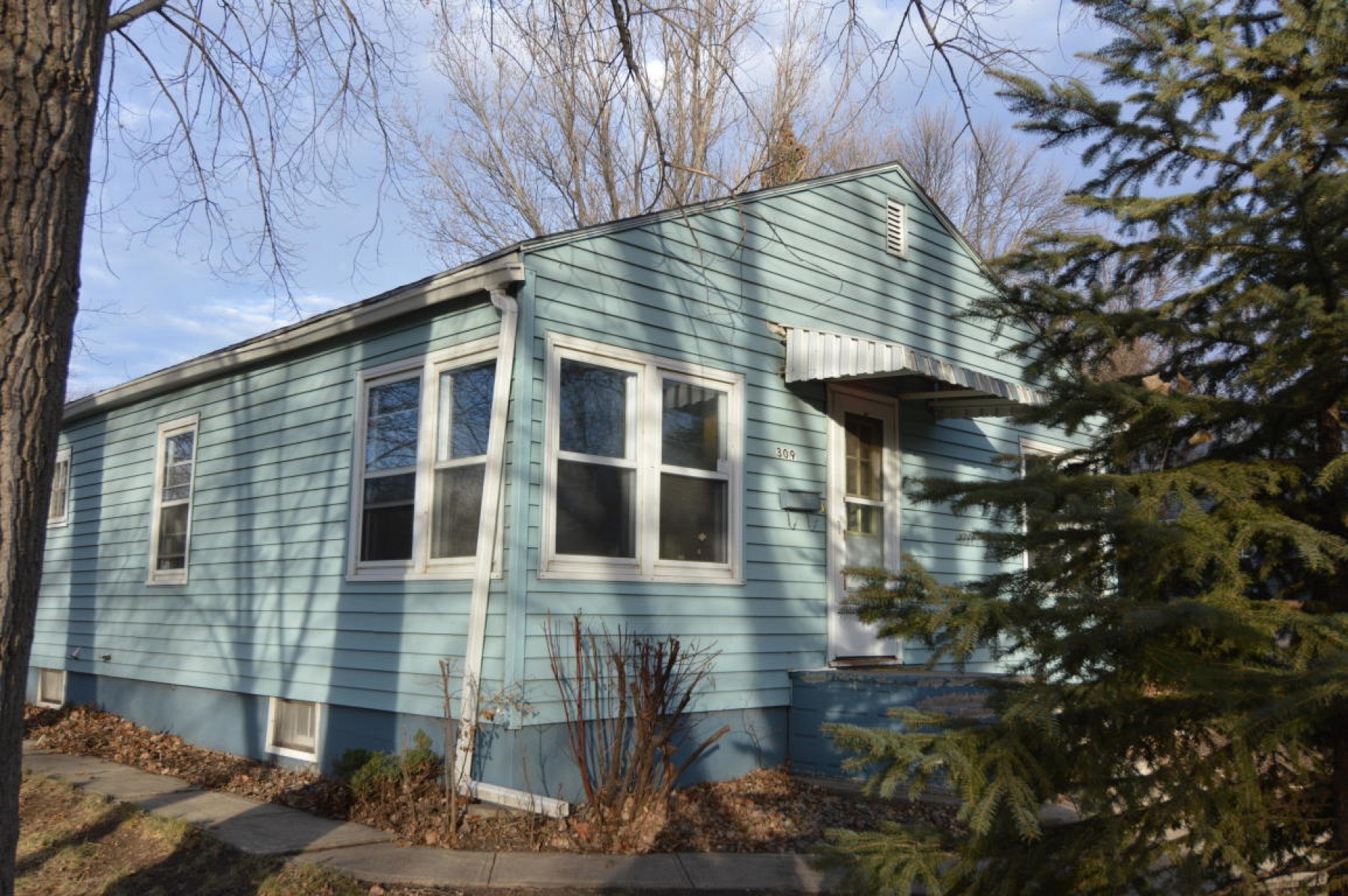 309 West Avenue, Madison, SD 57042