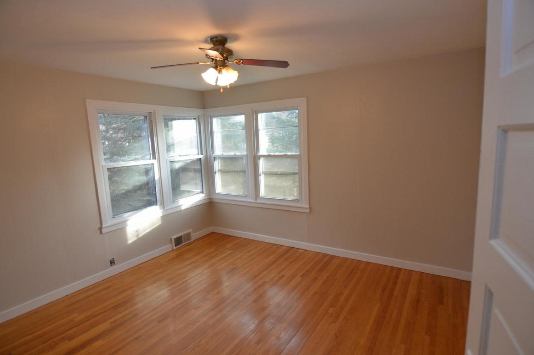 309 West Avenue, Madison, SD 57042