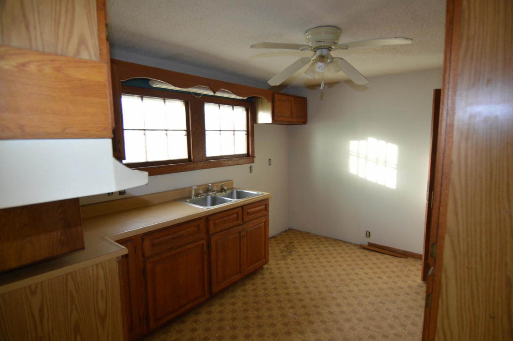 309 West Avenue, Madison, SD 57042