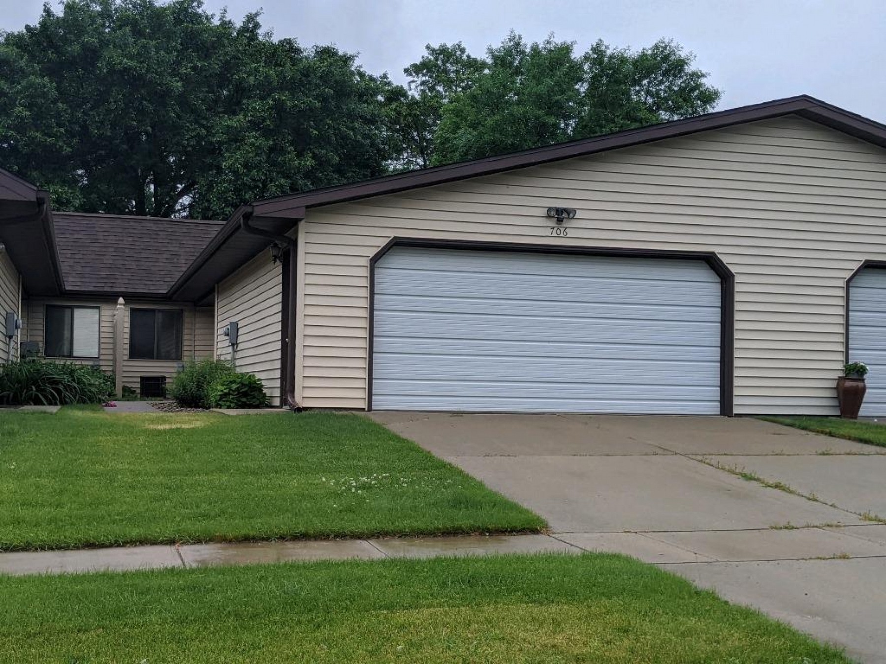 706 Heritage Drive, Brookings, SD 57006