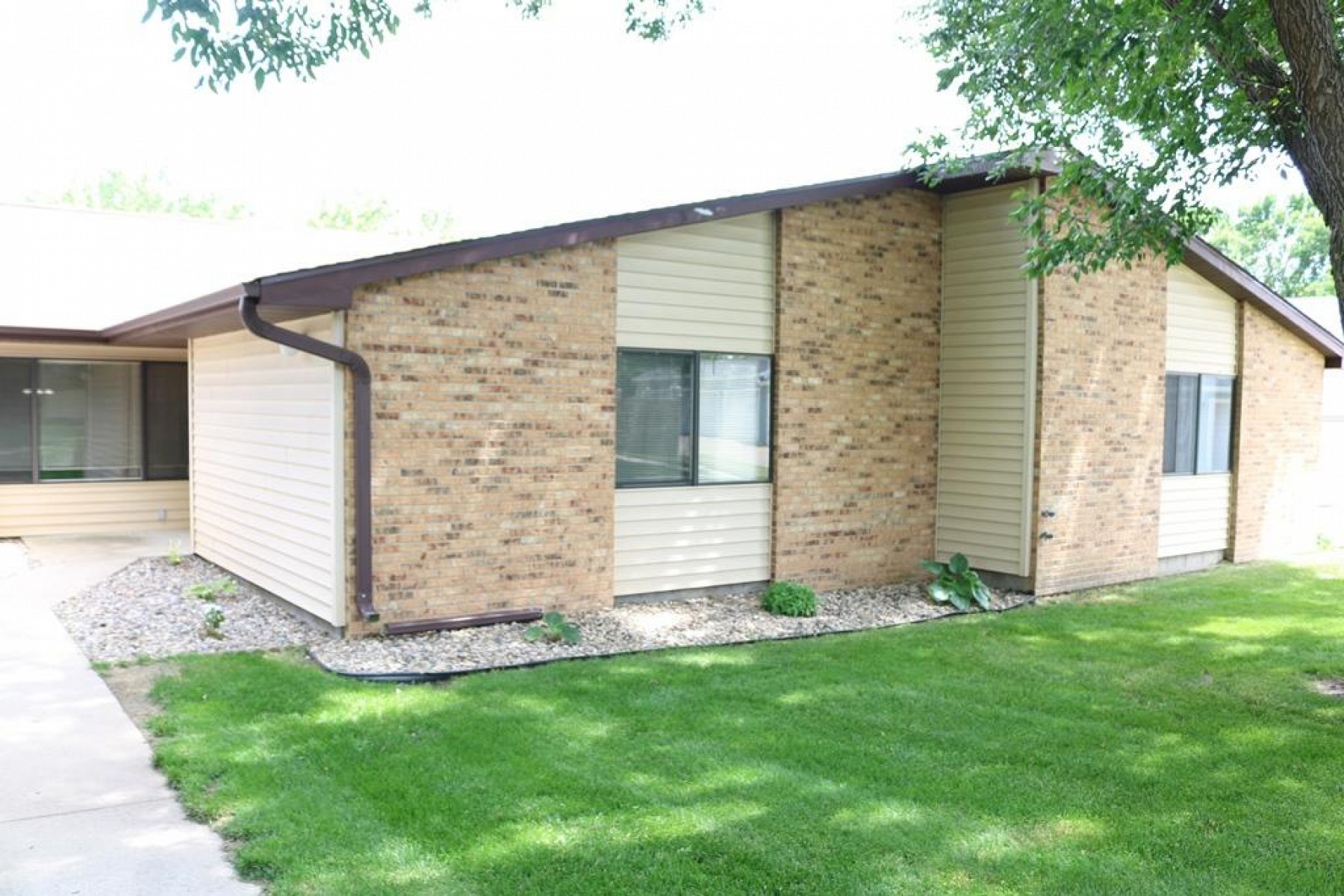 706 Heritage Drive, Brookings, SD 57006